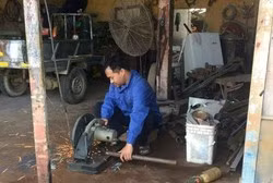 Giáo viên hợp đồng phải vất vả mưu sinh vì lương từ nghề giáo quá thấp (Ảnh:V.N) Giáo viên hợp đồng phải vất vả mưu sinh vì lương từ nghề giáo quá thấp (Ảnh:V.N)