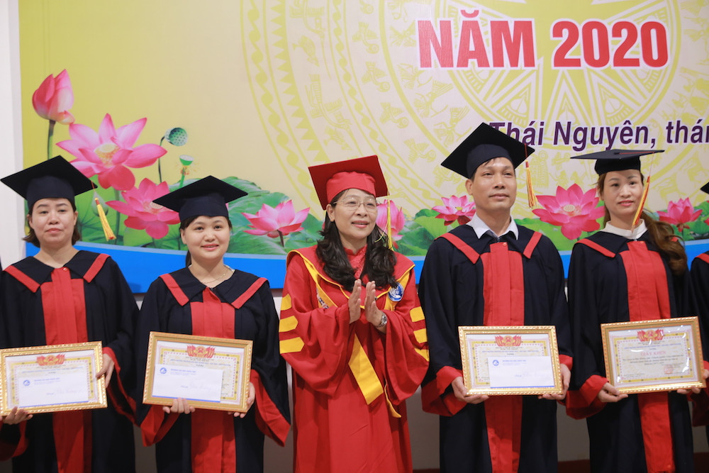 Sau nhiều năm đào tạo sau đại học, Trường Đại học Khoa học đã cấp bằng Tiến sĩ và Thạc sĩ cho gần 1.500 nghiên cứu sinh và học viên cao học.