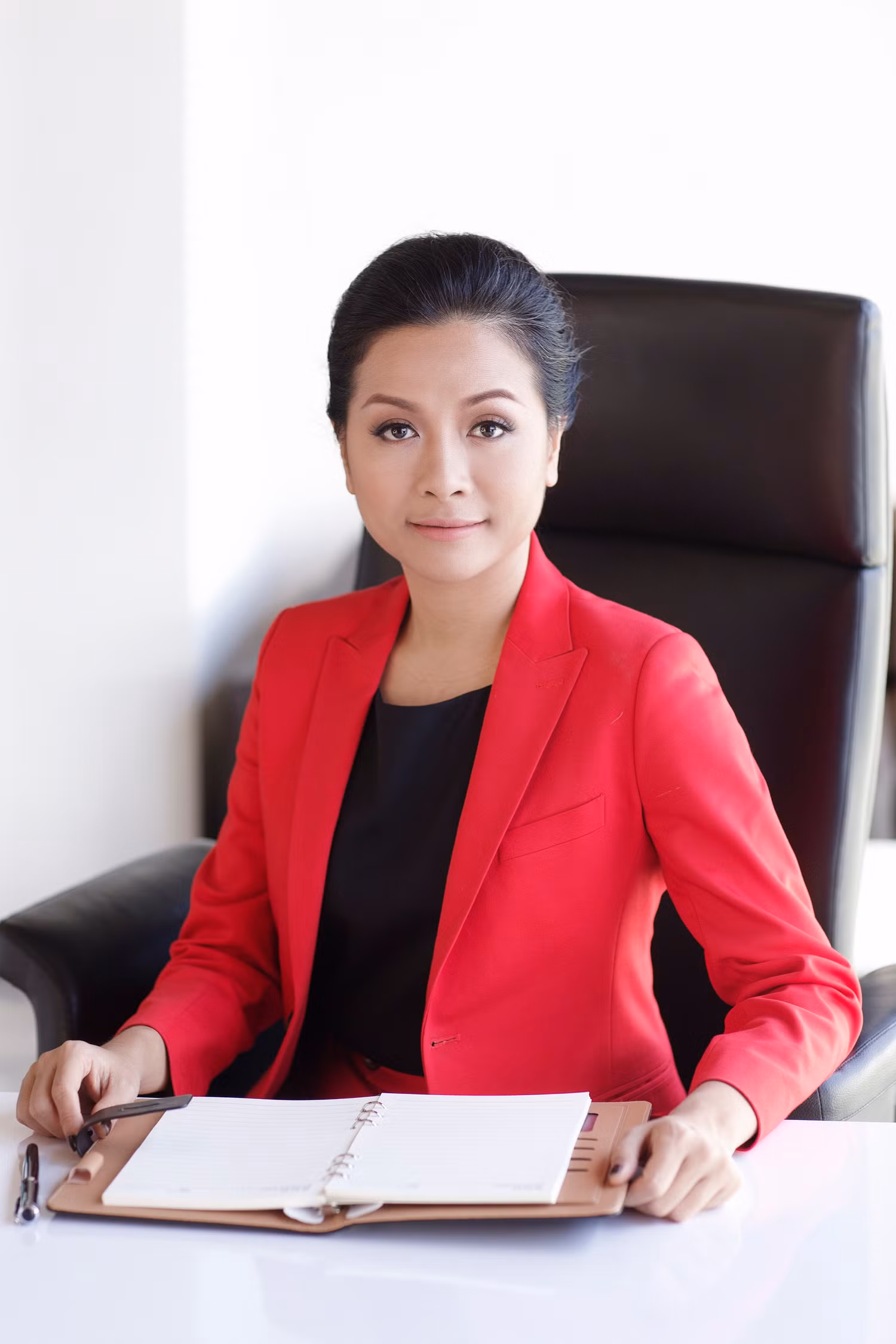Bà Trần Uyên Phương - Phó Tổng giám đốc Tập đoàn Tân Hiệp Phát. Bà Trần Uyên Phương - Phó Tổng giám đốc Tập đoàn Tân Hiệp Phát.