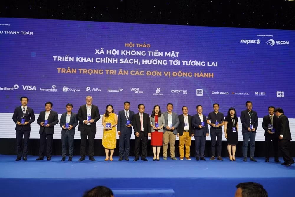 Hội thảo "Xã hội không tiền mặt: Triển khai chính sách hướng tới tương lai" diễn ra sáng 12/6 tại Thành phố Hồ Chí Minh.