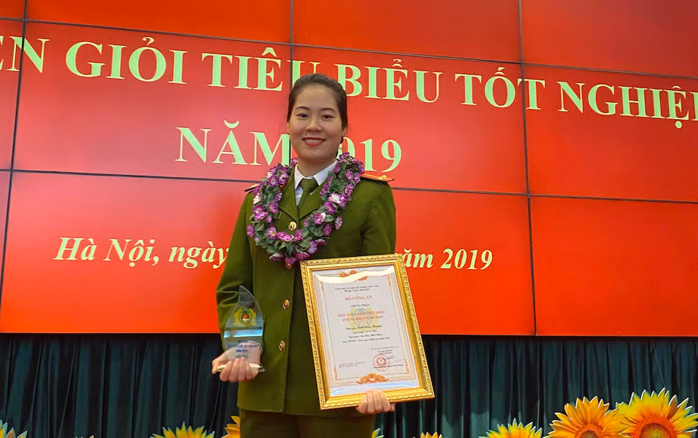 Thủ khoa Học viện Cảnh sát Nhân dân có bảng thàng tích “khủng” trong học tập, nghiên cứu khoa và các hoạt động phong trào. (Ảnh: Nhân vật cung cấp) Thủ khoa Học viện Cảnh sát Nhân dân có bảng thàng tích “khủng” trong học tập, nghiên cứu khoa và các hoạt động phong trào. (Ảnh: Nhân vật cung cấp)