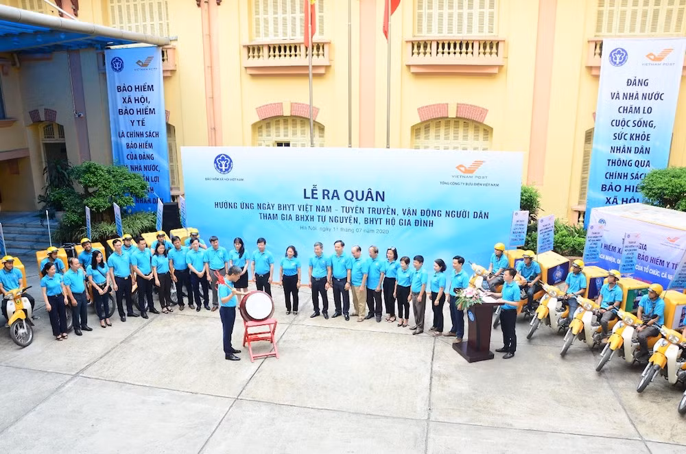 Ngày 11/7/2020, Bảo hiểm xã hội Việt Nam phối hợp với Bưu điện Việt Nam tổ chức “Lễ ra quân hưởng ứng Ngày Bảo hiểm y tế Việt Nam - Tuyên truyền vận động người dân tham gia Bảo hiểm xã hội tự nguyện, Bảo hiểm y tế hộ gia đình” .