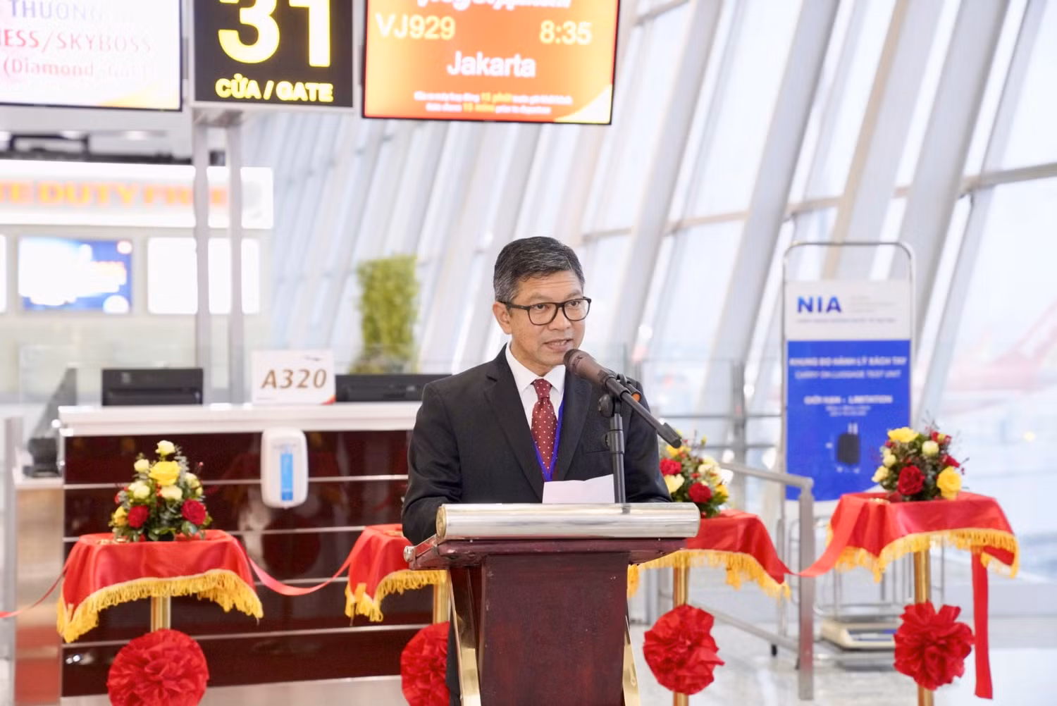 Đại sứ Indonesia tại Việt Nam - ông Denny Abdi phát biểu chúc mừng đường bay mới của Vietjet.