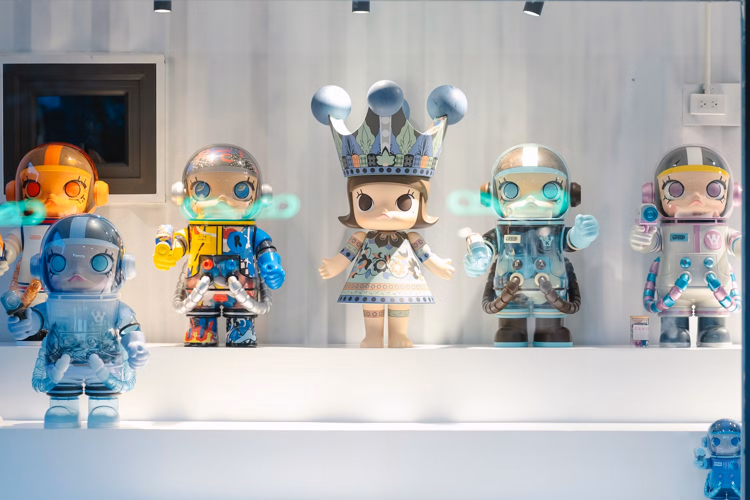 Gặp gỡ các nhân vật Art toy phiên bản giới hạn từ các thương hiệu Art toy quốc tế hàng đầu. Gặp gỡ các nhân vật Art toy phiên bản giới hạn từ các thương hiệu Art toy quốc tế hàng đầu.