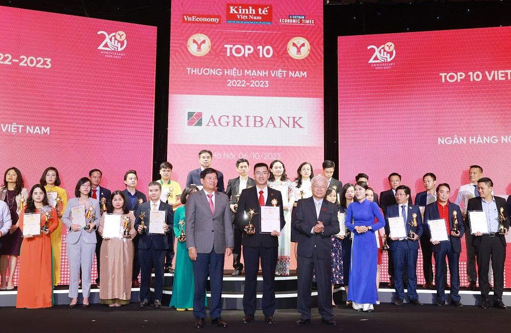 Agribank vinh dự được vinh danh “Top 10 Thương hiệu mạnh Việt Nam 2023”.