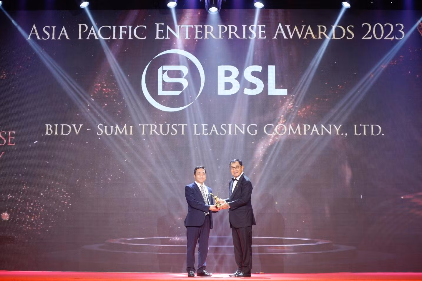 Đại diện BSL nhận giải thưởng “Fast Enterprise Award – Doanh nghiệp tăng trưởng nhanh” Đại diện BSL nhận giải thưởng “Fast Enterprise Award – Doanh nghiệp tăng trưởng nhanh”