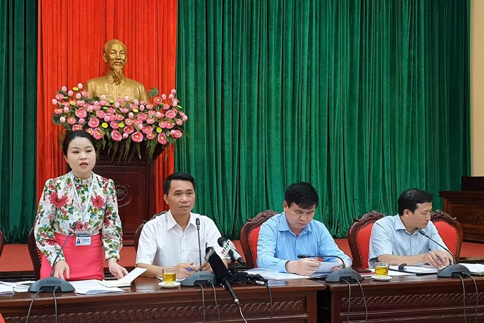 Bà Chu Hồng Minh - Phó Bí thư Thành đoàn Hà Nội trả lời tại cuộc họp. Ảnh: T.A