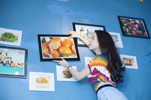 Chính vì tâm huyết đó nên chừng 2 tháng trở lại đây, Trà Ngọc Hằng tạm dừng khá nhiều hoạt động để chuẩn bị cho ngôi nhà trái cây của mình. Chính vì tâm huyết đó nên chừng 2 tháng trở lại đây, Trà Ngọc Hằng tạm dừng khá nhiều hoạt động để chuẩn bị cho ngôi nhà trái cây của mình.