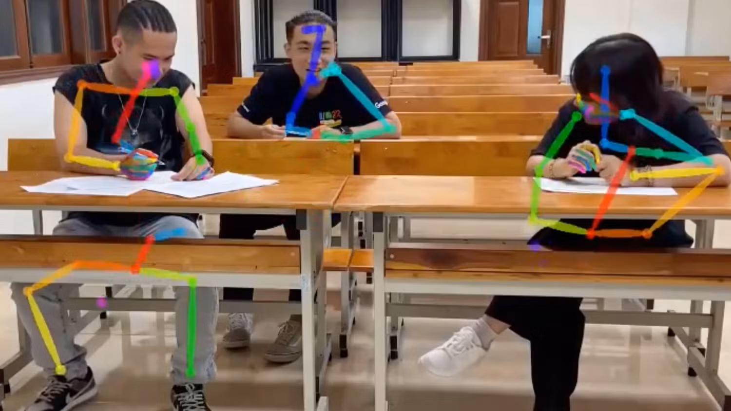 Phần mềm chống gian lận thi cử sẽ phân tích các hành vi trên cơ thể người và phân loại xem thí sinh có biểu hiện gian lận hay không. (Ảnh: Nhân vật cung cấp) Phần mềm chống gian lận thi cử sẽ phân tích các hành vi trên cơ thể người và phân loại xem thí sinh có biểu hiện gian lận hay không. (Ảnh: Nhân vật cung cấp)