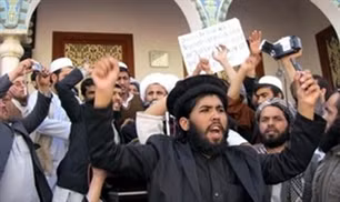 Nguời dân Afghanistan giận dữ biểu tình về việc binh sĩ NATO đốt kinh Koran Nguời dân Afghanistan giận dữ biểu tình về việc binh sĩ NATO đốt kinh Koran