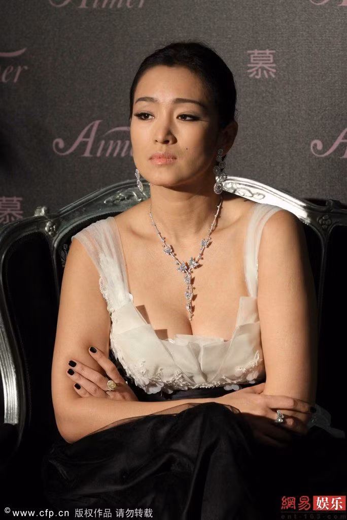 Thời gian này Củng Lợi không đóng nhiều phim. Năm 2011 cô chỉ có duy nhất một vai diễn, trong What Women Want đóng cặp với nam diễn viên Lưu Đức Hoa. Tuy nhiên Củng Lợi vẫn là ngôi sao đắt giá hàng đầu Hoa ngữ.