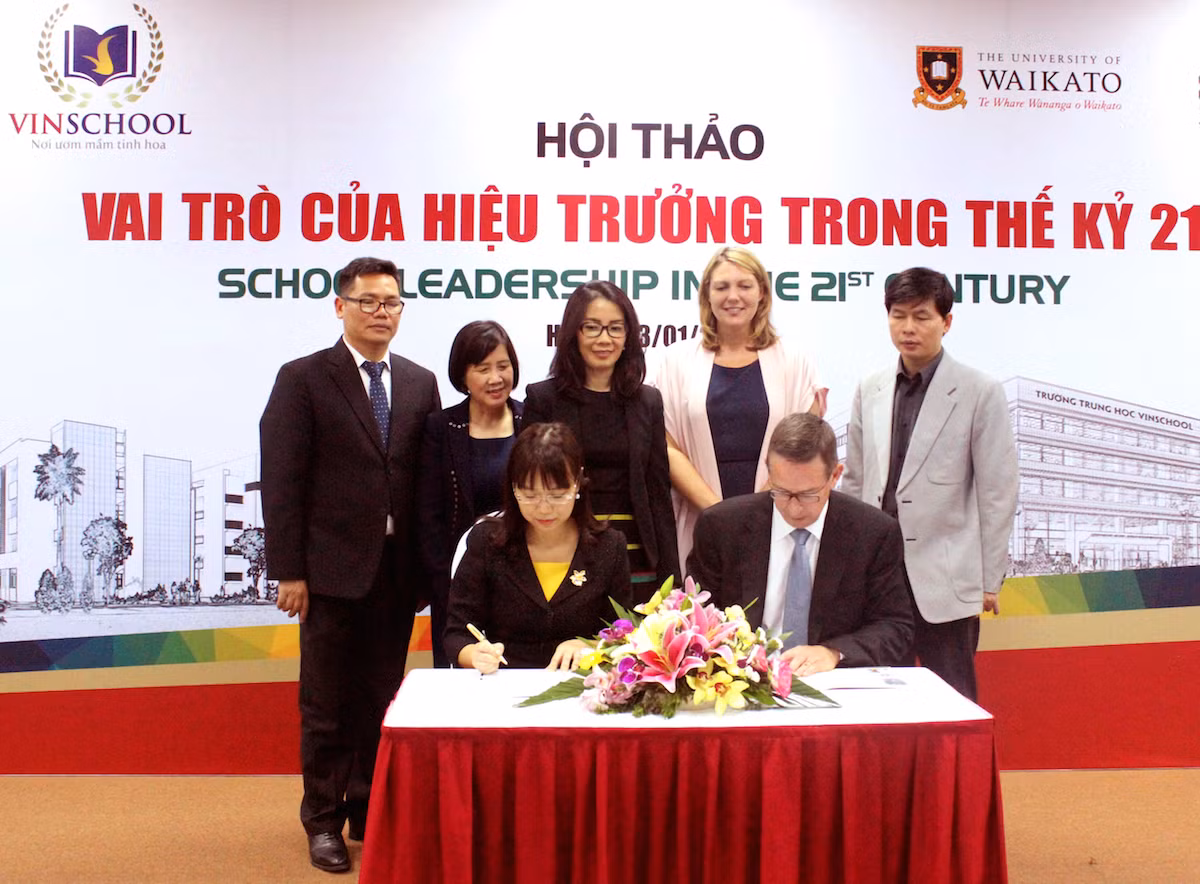 Đại học Waikato và Hệ thống giáo dục Vinschool cùng nhau ký kết Biên bản ghi nhớ. Đại học Waikato và Hệ thống giáo dục Vinschool cùng nhau ký kết Biên bản ghi nhớ.