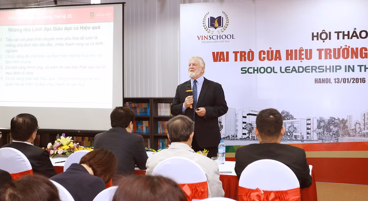 Giáo sư Neil Quigley, Hiệu trưởng trường Đại học Waikato. Giáo sư Neil Quigley, Hiệu trưởng trường Đại học Waikato.