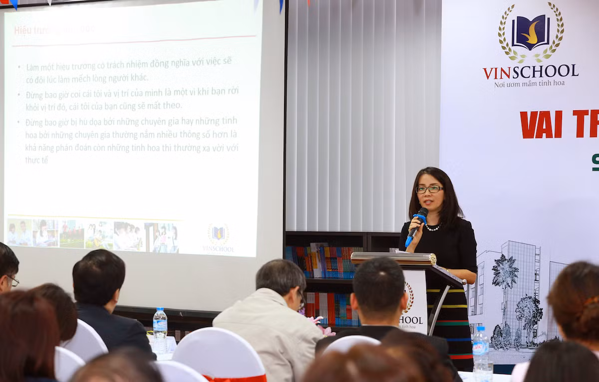 Bà Phan Hà Thủy, Tổng Hiệu trưởng Hệ thống giáo dục Vinschool chia sẻ tại hội thảo. Bà Phan Hà Thủy, Tổng Hiệu trưởng Hệ thống giáo dục Vinschool chia sẻ tại hội thảo.