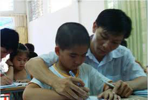 Nhà giáo là là những người hàng ngày hàng giờ "chiến đấu" và "lập công" trên "mặt trận" trồng người. Ảnh minh họa