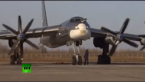 Máy bay ném bom chiến lược Tu-95MS chuẩn bị điều động