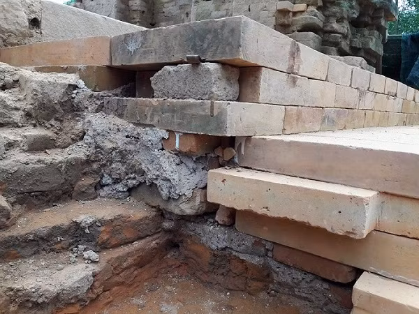 Nhiều di tích “biến dạng” sau khi được trùng tu ảnh 3 Nhiều di tích “biến dạng” sau khi được trùng tu ảnh 3
