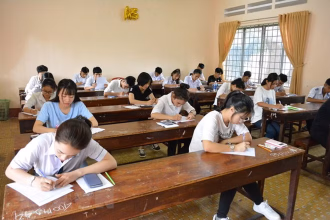 Thí sinh tham gia kỳ thi trung học phổ thông quốc gia 2018. (Ảnh: Tuấn Anh/TTXVN)