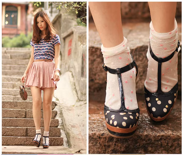 Hay bạn có thể nghịch một chút với đôi sandal chấm bi xinh xắn. Xem thêm: Bộ sưu tập váy xinh dành cho bạn gái hè 2012. Hay bạn có thể nghịch một chút với đôi sandal chấm bi xinh xắn. Xem thêm: Bộ sưu tập váy xinh dành cho bạn gái hè 2012.