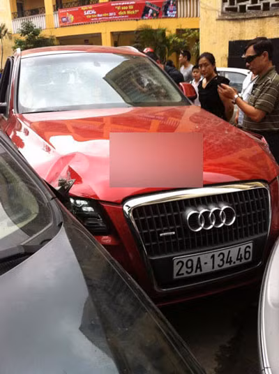 Xe sang Audi lao thẳng vào bãi xe trường học, đâm dồn toa 5 xế hộp ảnh 3