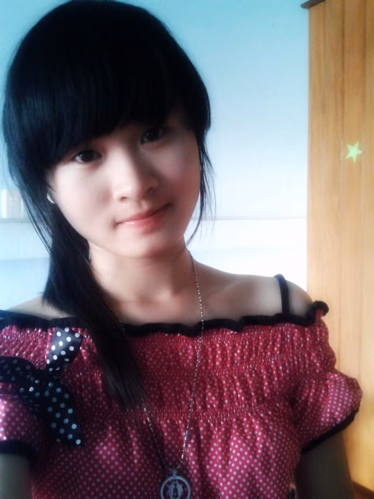 Những ngày qua Nguyễn Thị Kim Anh liên tiếp giữ vững ngôi vị quán quân của bảng xếp hạng. Với đôi mắt long lanh, đen láy cùng nước da trắng bóc, vẻ dịu dàng, hồn nhiên, Kim Anh chinh phục được số lượng Like rất lớn. Những ngày qua Nguyễn Thị Kim Anh liên tiếp giữ vững ngôi vị quán quân của bảng xếp hạng. Với đôi mắt long lanh, đen láy cùng nước da trắng bóc, vẻ dịu dàng, hồn nhiên, Kim Anh chinh phục được số lượng Like rất lớn.