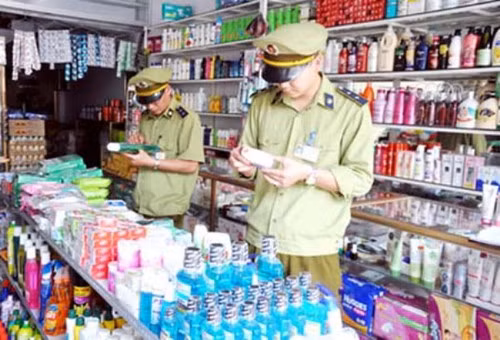 Tăng cường kiểm tra các sản phẩm hóa mỹ phẩm bảo vệ sức khỏe người tiêu dùng. Tăng cường kiểm tra các sản phẩm hóa mỹ phẩm bảo vệ sức khỏe người tiêu dùng.