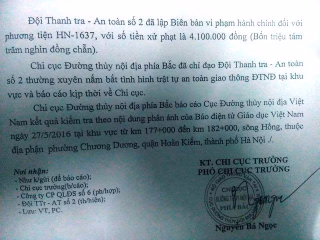 Chi Cục đường thủy nội địa phía Bắc thực hiện chỉ đạo của Cục đường thủy nội địa sau khi báo chí phản ánh đã kiểm tra và xử lý vi phạm hành chính một số tàu (Ảnh Minh Chí)
