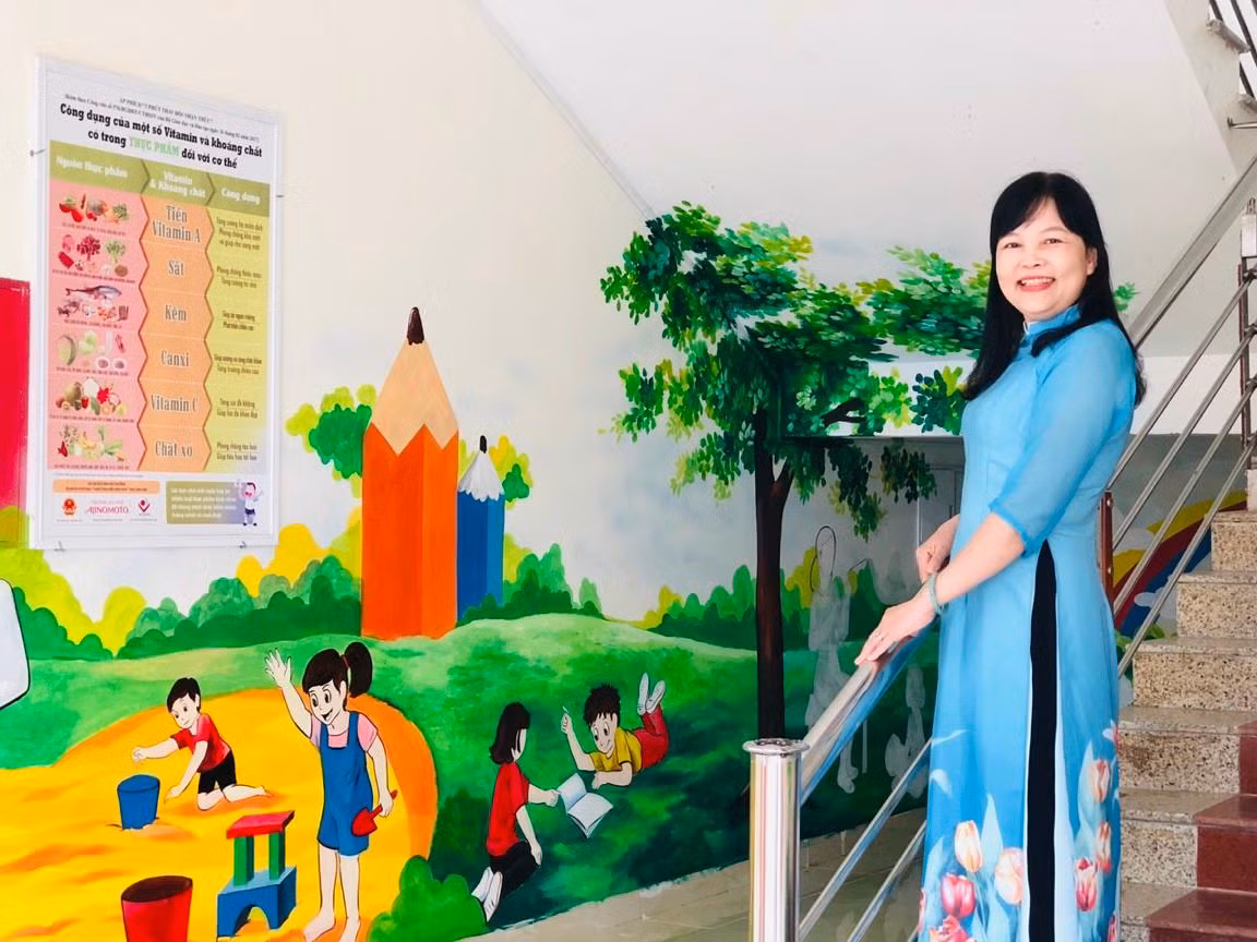 Cô giáo Ngô Thị Khuyên - Hiệu trưởng trường Tiểu học Nguyễn Tất Thành. Ảnh: NVCC