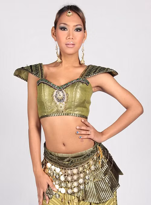 vẻ đẹp mặn mà, quyến rũ, đôi mắt nâu sâu thẳm và làn da bánh mật cùng các số đo cực kỳ sexy. vẻ đẹp mặn mà, quyến rũ, đôi mắt nâu sâu thẳm và làn da bánh mật cùng các số đo cực kỳ sexy.