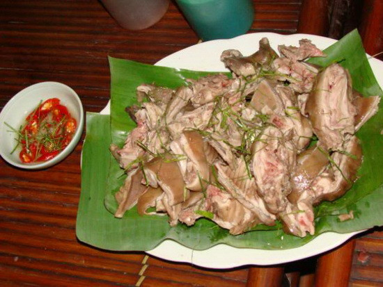 8. Thịt chuột: Hiện nay thịt chuột đã không còn xa lạ với ẩm thực Việt Nam và một số nước trên thế giới. Chuột làm thịt có thể là chuột đồng, thậm chí là chuột chù. 8. Thịt chuột: Hiện nay thịt chuột đã không còn xa lạ với ẩm thực Việt Nam và một số nước trên thế giới. Chuột làm thịt có thể là chuột đồng, thậm chí là chuột chù.