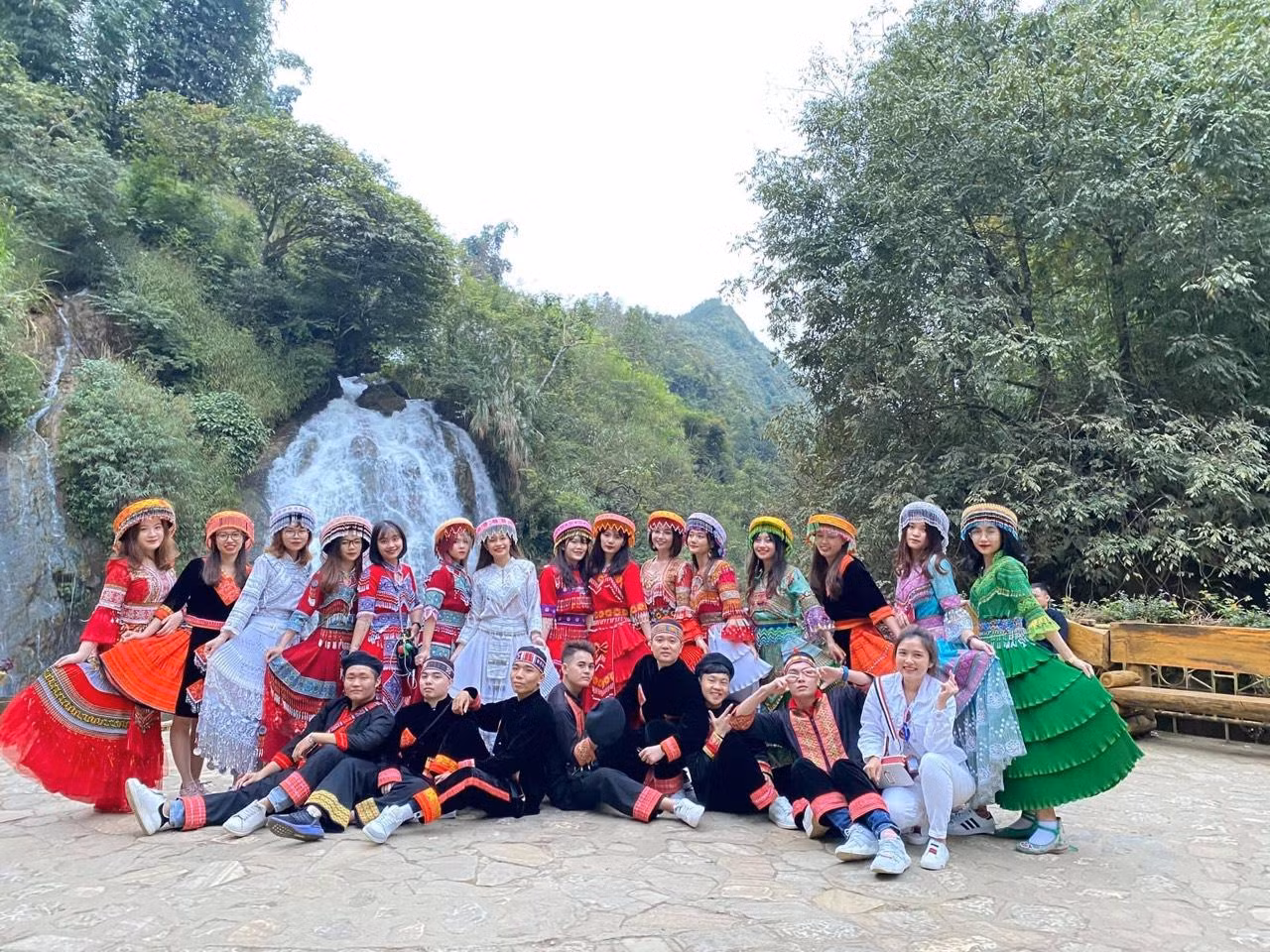 Được đi thực tế từ năm nhất, sinh viên Khoa Du lịch trở nên năng động, tự tin và học hỏi được nhiều kỹ năng trong nghề. (Ảnh: NTCC)