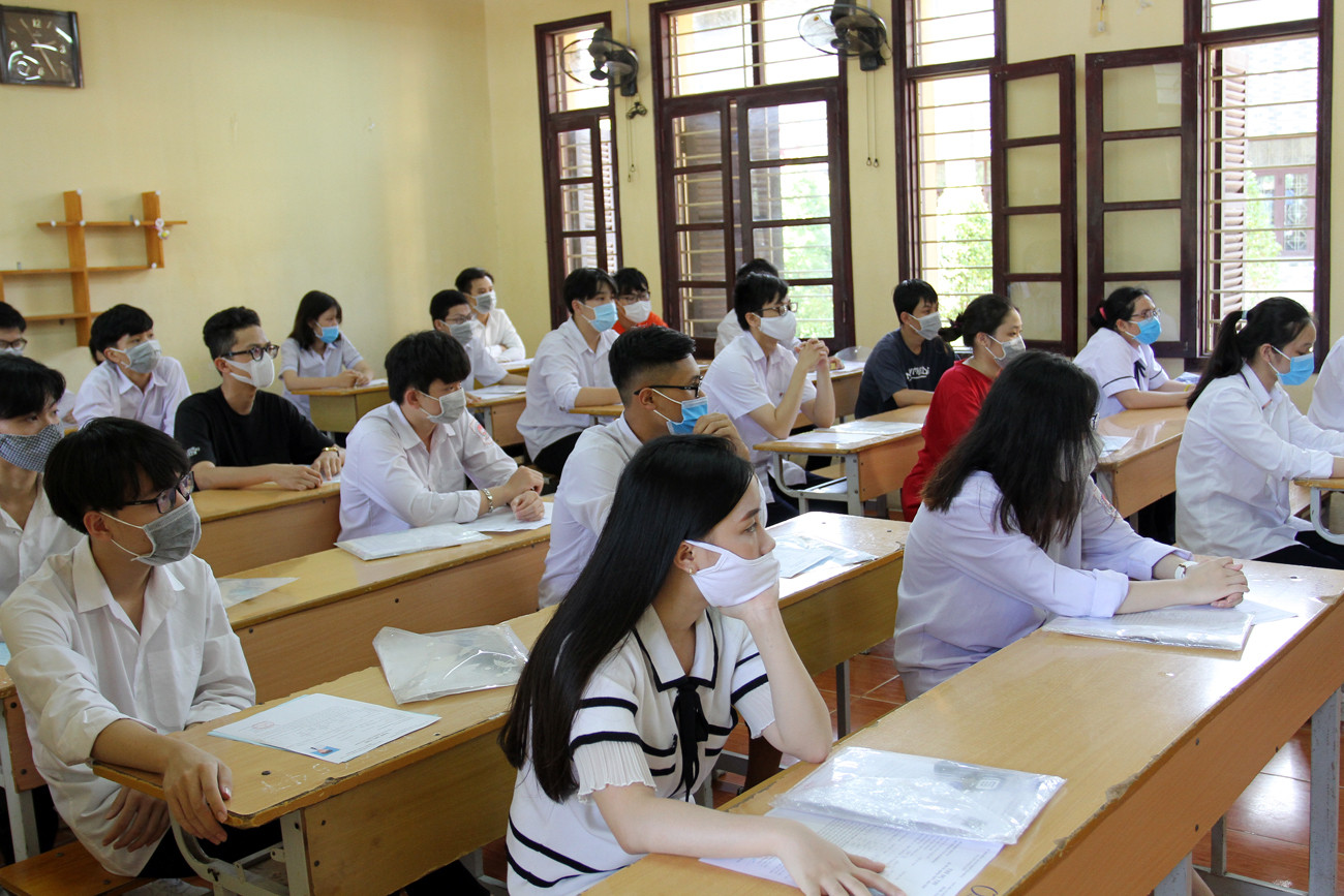 Nếu chưa có một nghiên cứu khoa học, chính xác mà đã đưa ra mức thu học phí như Dự thảo Nghị định liệu có thể thuyết phục được người dân? (Ảnh minh hoạ: Lã Tiến)