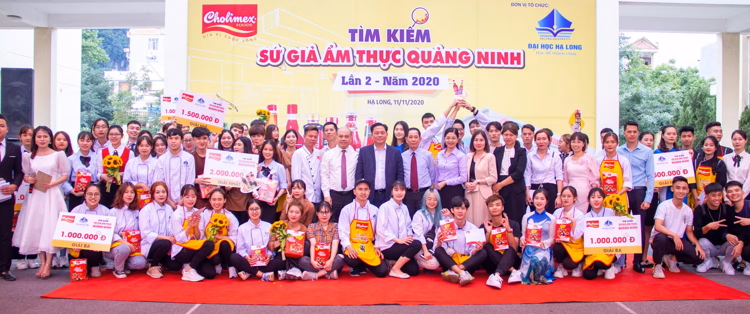Sinh viên Đại học Hạ Long tham gia thi tay nghề (Ảnh: Phạm Linh)