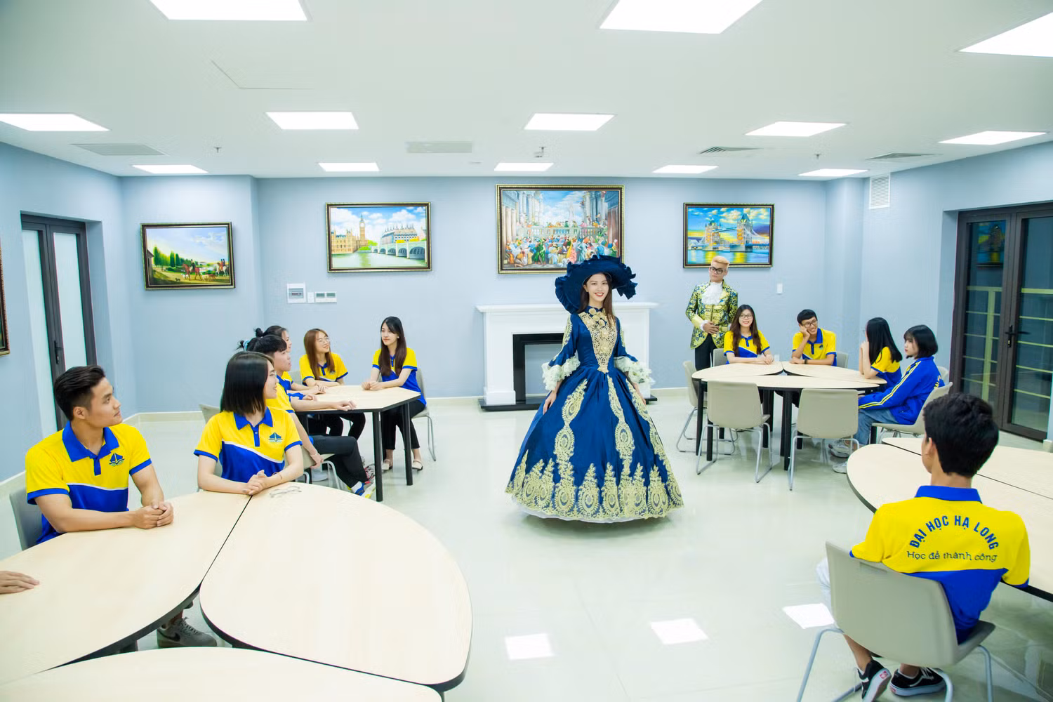 Không gian văn hoá của Trường Đại học Hạ Long (Ảnh: Phạm Linh)