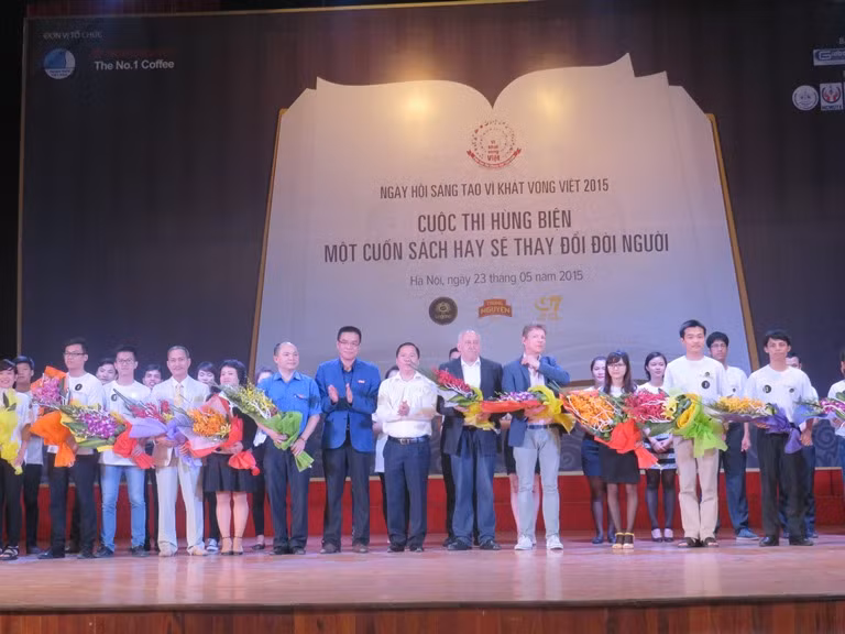 "Ngày hội Sáng tạo Vì Khát vọng Việt 2015" được khởi động tại Học viên Thanh thiếu niên Việt Nam, nổi bật ngay buổi sáng ngày hội là cuộc thi hùng biện “Một cuốn sách hay, sẽ thay đổi đời người”.