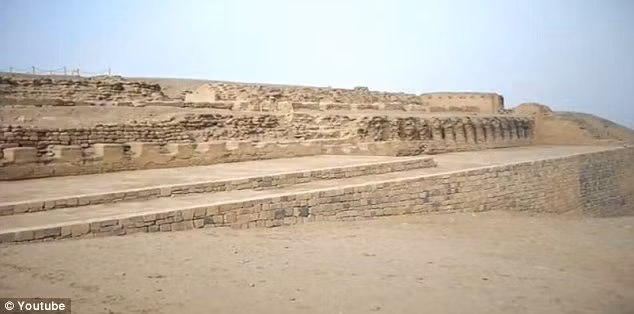Khu vực tìm thấy ngôi mộ cổ từng được coi là trung tâm chính trị, kinh tế và tôn giáo ở Nam Mỹ cổ xưa. Nó từng được cai trị bởi vương triều Pachacamac từ năm 900 trước công nguyên tới năm 1470 khi người Inca bắt đầu chinh phục nó. Sau đó, người Inca đã bị người Tây Ban Nha đánh bại vào năm 1533.