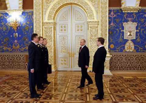 Tổng thống Putin trong nghi lễ nhận bàn giao chiếc cặp hạt nhân. Ảnh AFP