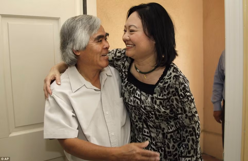 Ông Nick Út và và Kim Phúc trong cuộc hội ngộ đặc biệt tại t Buena Park, California, Mỹ hôm 3/6. Ông Nick Út và và Kim Phúc trong cuộc hội ngộ đặc biệt tại t Buena Park, California, Mỹ hôm 3/6.