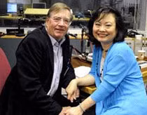 Bà Kim Phúc bên cạnh người ân nhân năm xưa, Christopher Wain. Ảnh: BBC. Bà Kim Phúc bên cạnh người ân nhân năm xưa, Christopher Wain. Ảnh: BBC.