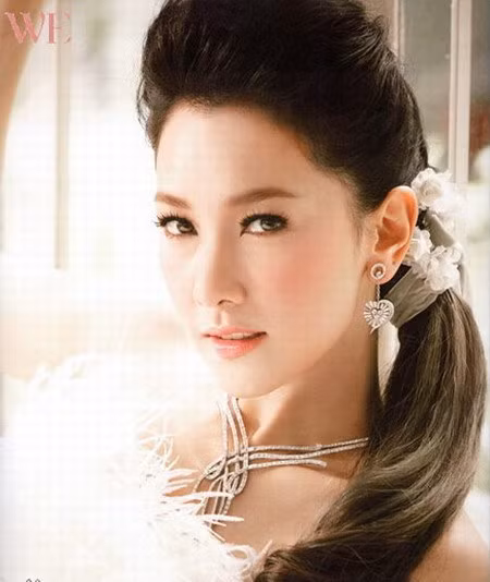 Ảnh chân dung thủ tướng Yingluck Shinawatra Ảnh chân dung thủ tướng Yingluck Shinawatra