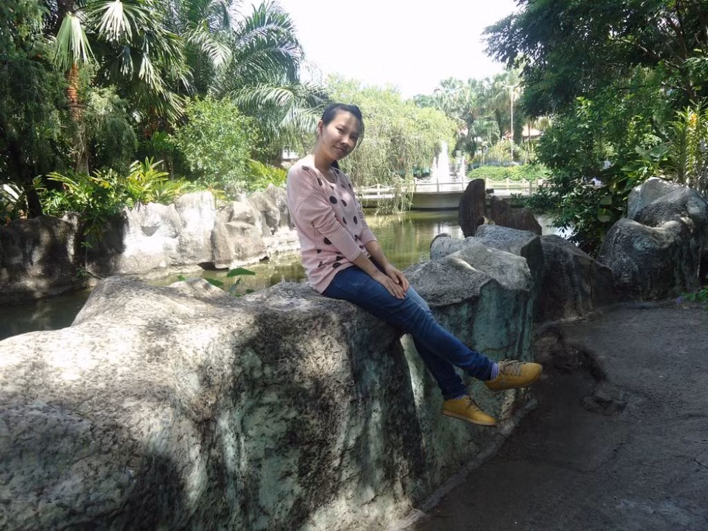 Đến với cuộc thi này với mong muốn được giao lưu,học hỏi và khẳng định bản thân mình. Phương châm sống của mình là:"Khi tất cả những cái khác đã mất thì tương lai vẫn còn". Đến với cuộc thi này với mong muốn được giao lưu,học hỏi và khẳng định bản thân mình. Phương châm sống của mình là:"Khi tất cả những cái khác đã mất thì tương lai vẫn còn".