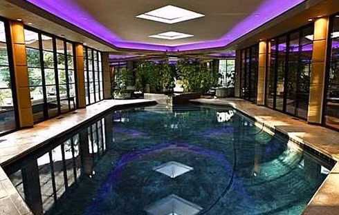3. Bể bơi của nhà Idyllic tại Illinois. Giá nhà: 7,9 triệu USD Bể bơi trong nhà với kiến trúc ấm cúng và sang trọng này giúp xóa tan lạnh giá của mùa đông tại bang Illinois. Idyllic nằm bên trong ngôi nhà nằm cách thành phố Chicago hơn 60 km về phía tây. Ngôi nhà có 6 phòng ngủ, 7 phòng tắm hiện đại, trên tổng diện tích hơn 10 hecta, bao gồm khu vườn theo lối Nhật Bản rộng 2 hecta. 3. Bể bơi của nhà Idyllic tại Illinois. Giá nhà: 7,9 triệu USD Bể bơi trong nhà với kiến trúc ấm cúng và sang trọng này giúp xóa tan lạnh giá của mùa đông tại bang Illinois. Idyllic nằm bên trong ngôi nhà nằm cách thành phố Chicago hơn 60 km về phía tây. Ngôi nhà có 6 phòng ngủ, 7 phòng tắm hiện đại, trên tổng diện tích hơn 10 hecta, bao gồm khu vườn theo lối Nhật Bản rộng 2 hecta.