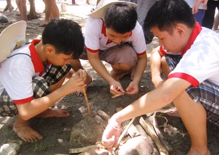 Để trẻ được tự phục vụ, được trải nghiệm là cách để giáo dục lòng yêu thương. Để trẻ được tự phục vụ, được trải nghiệm là cách để giáo dục lòng yêu thương.