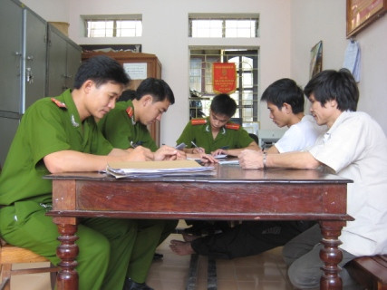Công an huyện Tương Dương đang họp bàn phương án tác chiến trong một chuyên án ma túy Công an huyện Tương Dương đang họp bàn phương án tác chiến trong một chuyên án ma túy