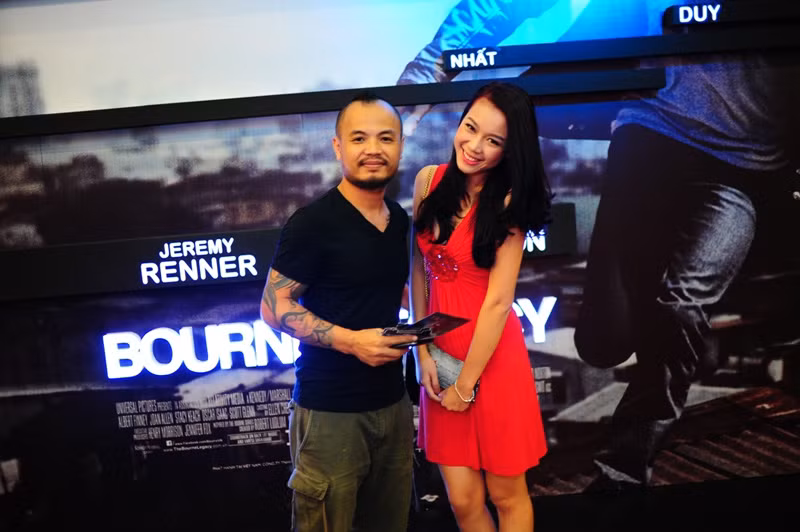 Trần Lập đi xem phim ngay trước giờ chuẩn bị phát sóng The Voice, vòng thi Đối đầu. Trần Lập đi xem phim ngay trước giờ chuẩn bị phát sóng The Voice, vòng thi Đối đầu.