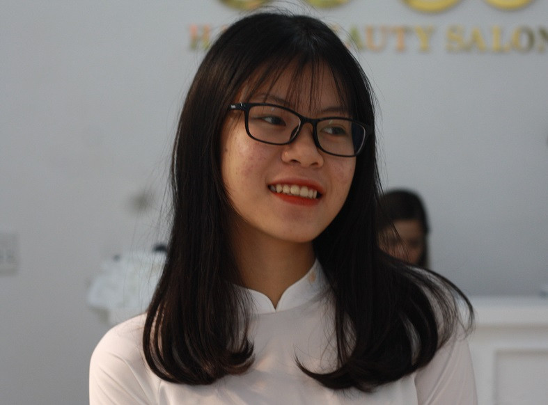 Đàm Thị Hương Giang quyết tâm học, sau này đi làm kiếm tiền để trả nốt số nợ 10 triệu đồng mà bố mẹ trước đây vay xây nhà ở quê. (Ảnh nhân vật cung cấp) Đàm Thị Hương Giang quyết tâm học, sau này đi làm kiếm tiền để trả nốt số nợ 10 triệu đồng mà bố mẹ trước đây vay xây nhà ở quê. (Ảnh nhân vật cung cấp)