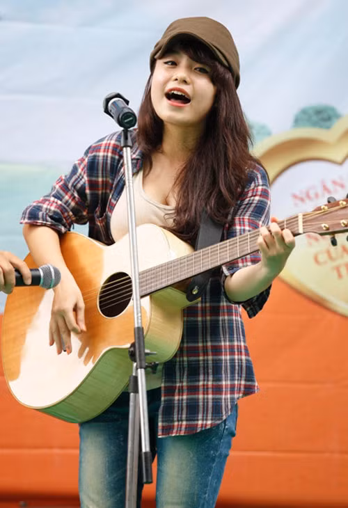 Phong cách của cô dễ gây ấn tượng đối với người đối diện ngay từ lần đầu gặp mặt.