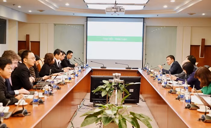 Ông Lê Trung Kiên - Phó Vụ trưởng Vụ Chính sách an toàn hoạt động ngân hàng, Cơ quan Thanh tra, Giám sát ngân hàng phát biểu ý kiến tại hội thảo. Ông Lê Trung Kiên - Phó Vụ trưởng Vụ Chính sách an toàn hoạt động ngân hàng, Cơ quan Thanh tra, Giám sát ngân hàng phát biểu ý kiến tại hội thảo.