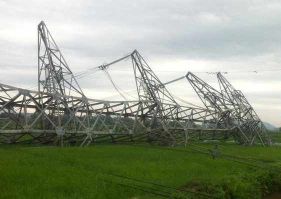 Những "cánh tay" khổng lồ cũng bị bẻ gục (ảnh: Anh Minh).
