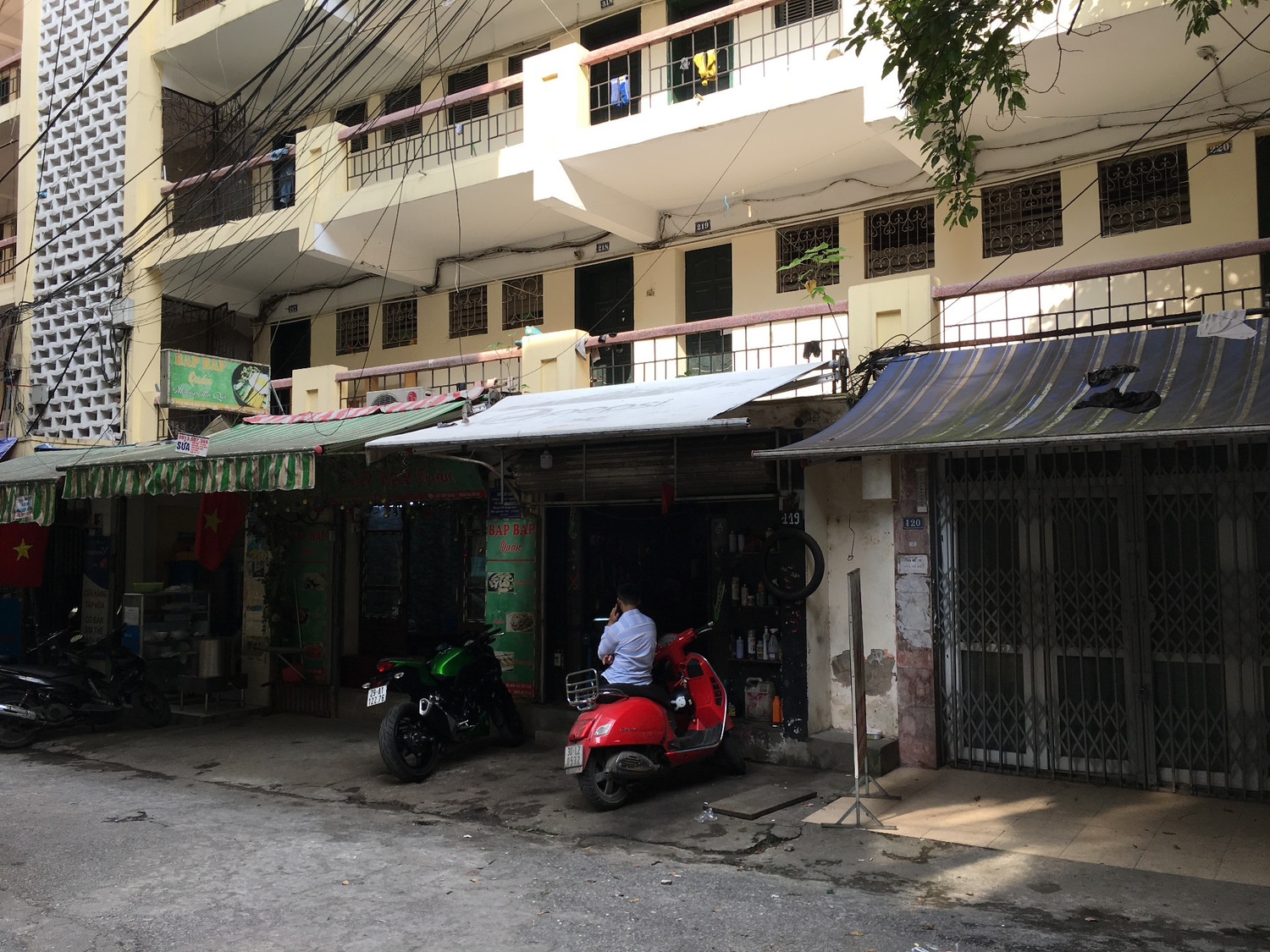 Khó nhận ra những hình ảnh này là ký túc xá của Trường đại học Công Đoàn. Ảnh: Vũ Phương.